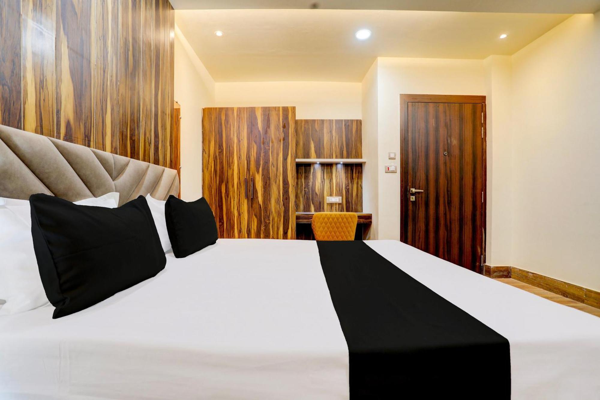 Hotel O Krishna Greens Канпур Екстериор снимка
