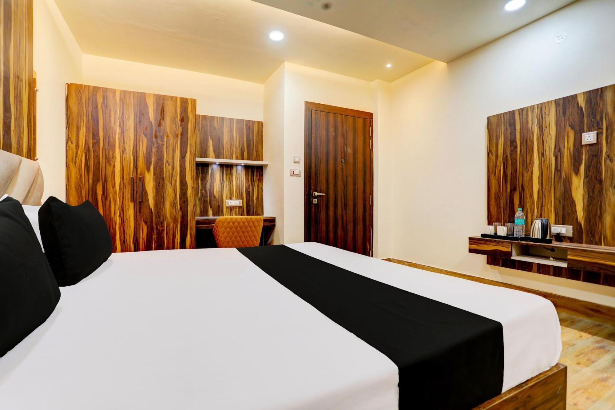 Hotel O Krishna Greens Канпур Екстериор снимка