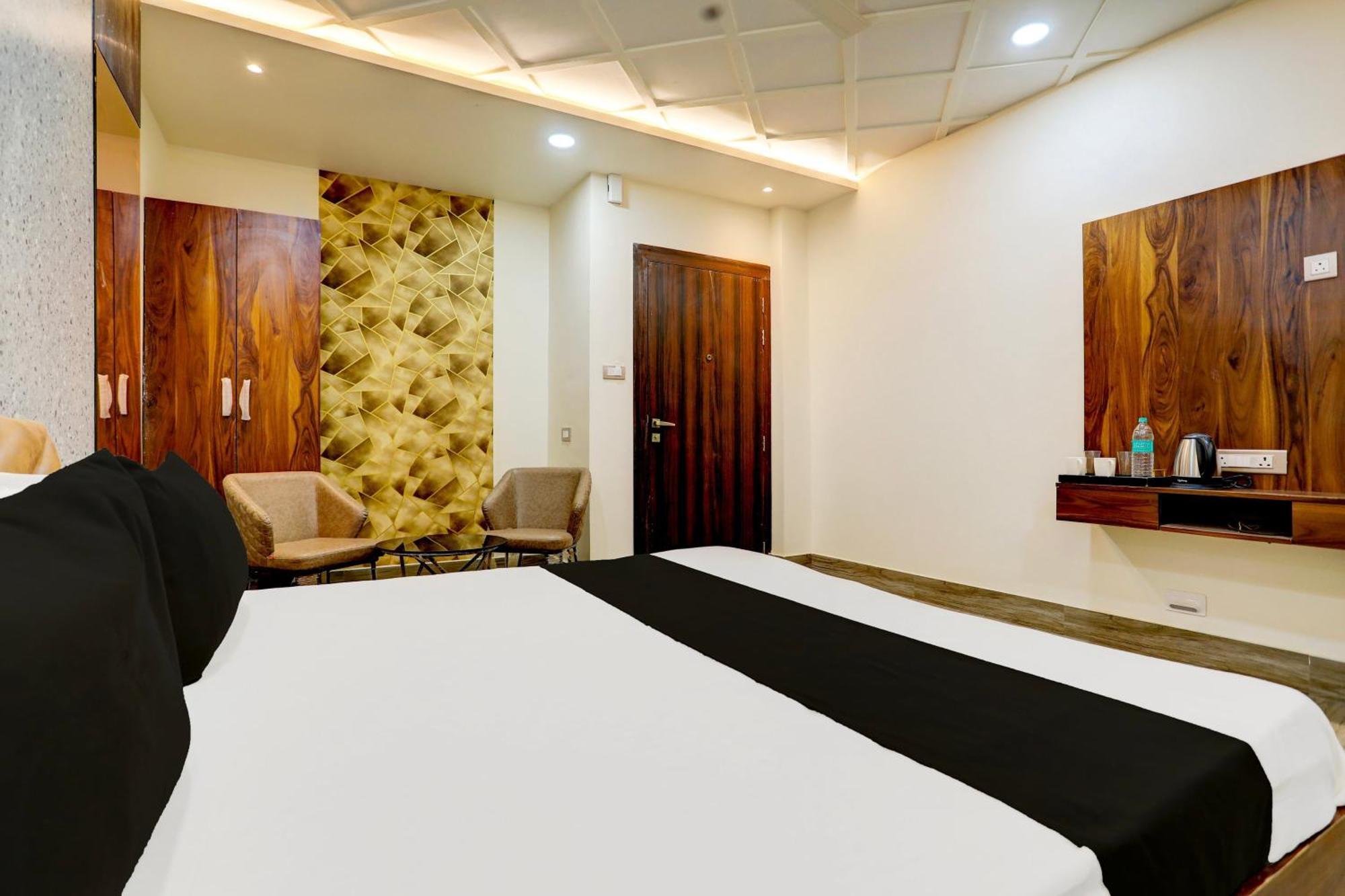 Hotel O Krishna Greens Канпур Екстериор снимка
