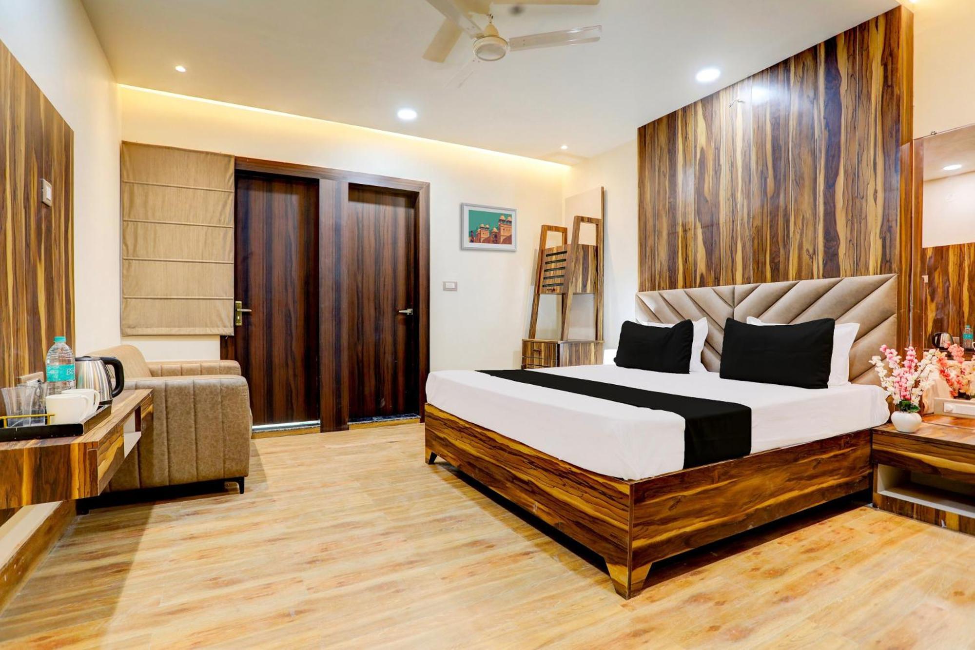 Hotel O Krishna Greens Канпур Екстериор снимка